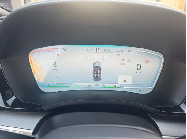 Car image 19