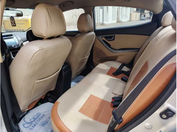 Car image 14
