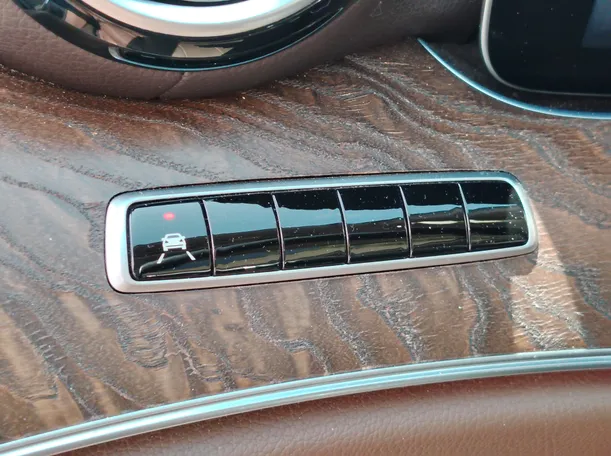 Car image 29