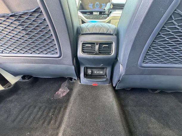 Car image 24
