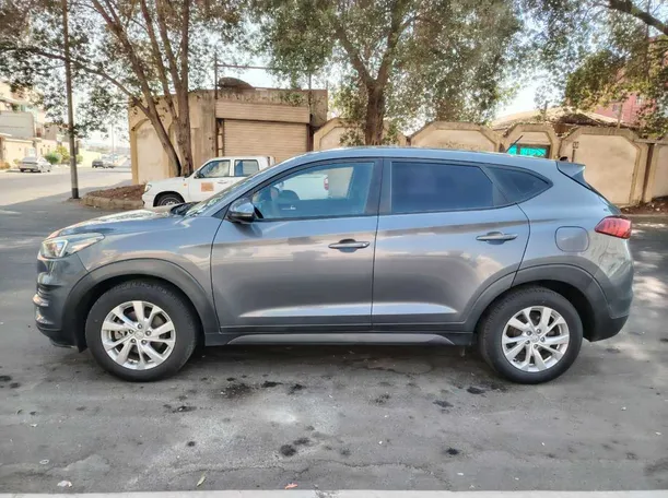 Car image 8