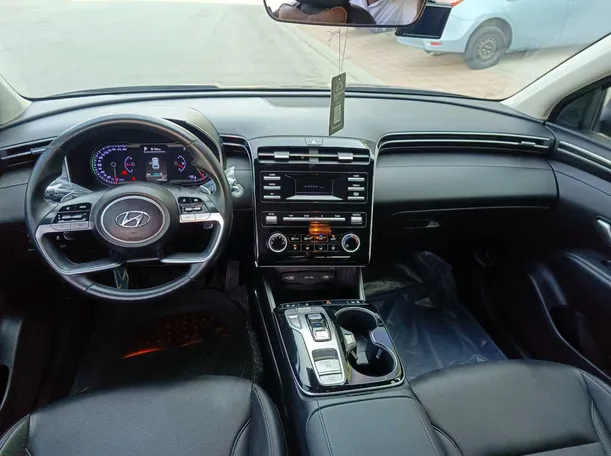 Car image 19