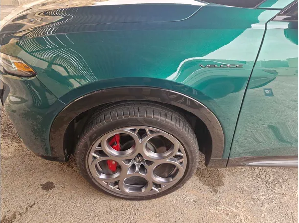 Car image 9