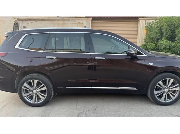 Car image 4