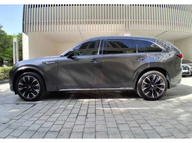 Car image 4