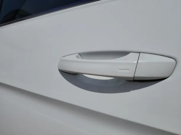 Car image 32