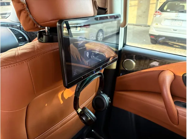 Car image 27