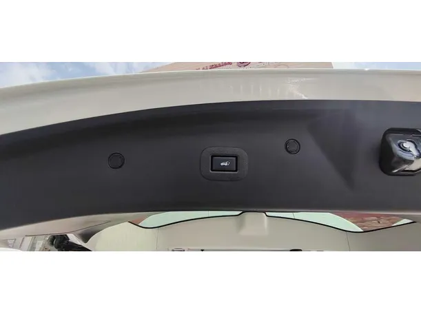 Car image 32
