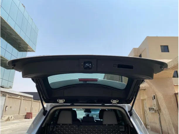 Car image 20