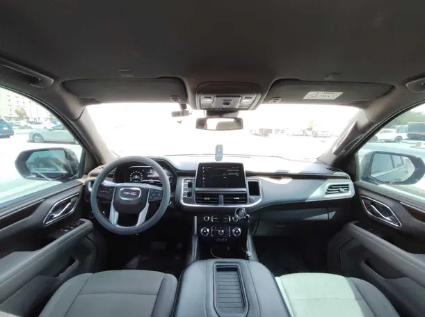 Car image 19