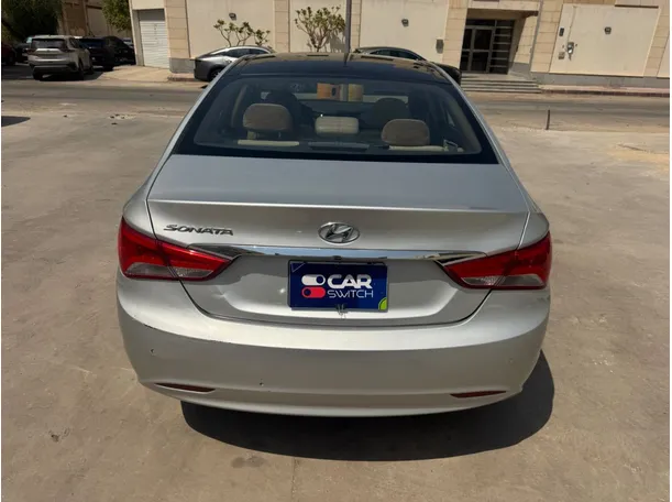 Car image 6