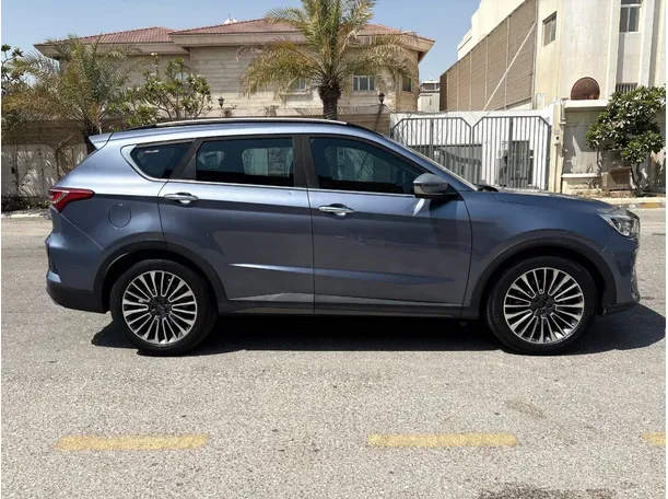 Car image 4