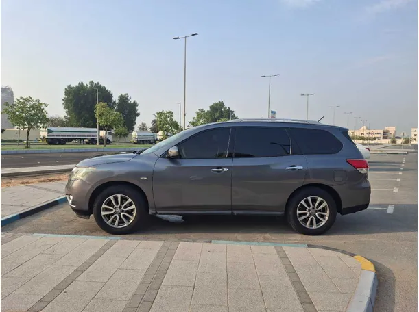 Car image 8