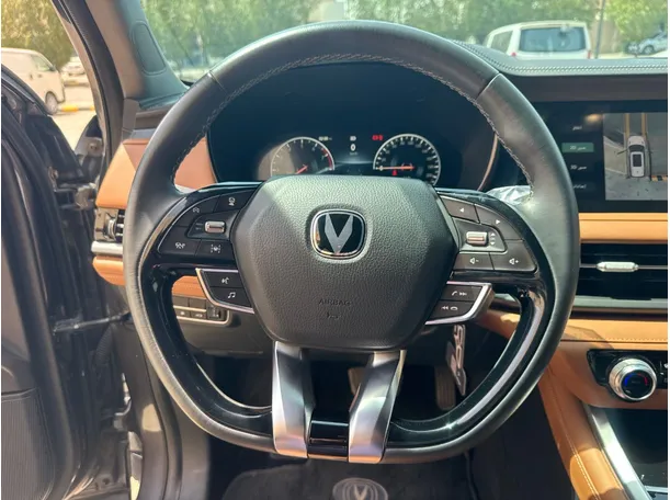Car image 17