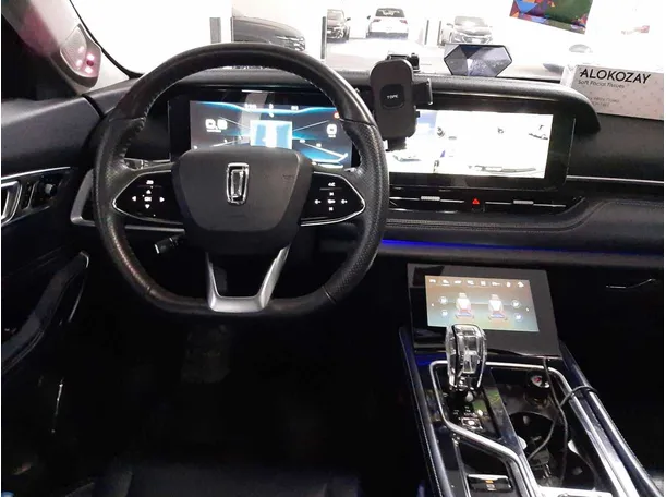 Car image 16