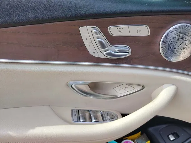 Car image 37