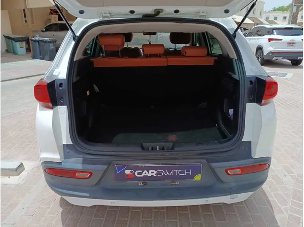 Car image 19