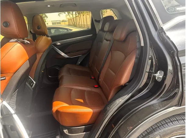 Car image 14