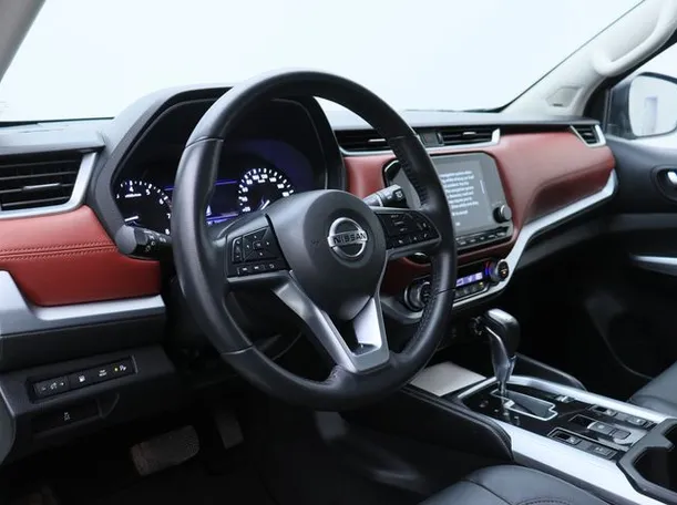 Car image 4