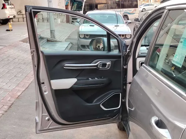 Car image 11