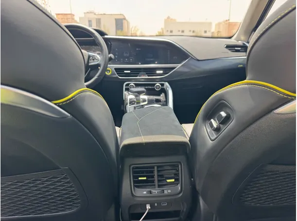 Car image 21