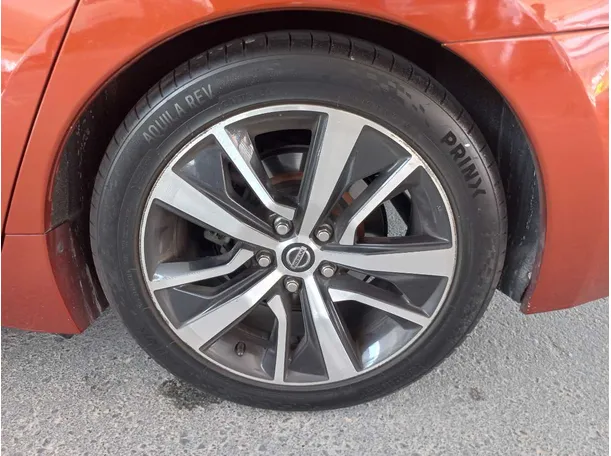 Car image 9