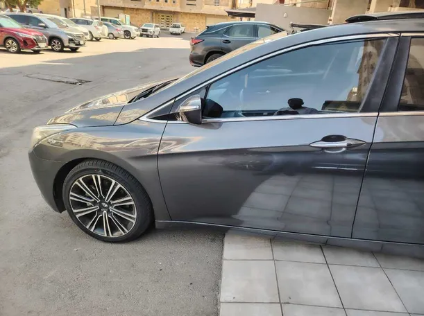 Car image 6