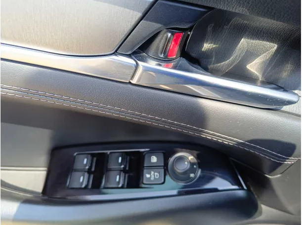 Car image 29