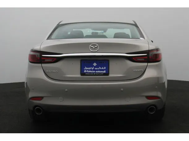 Car image 12