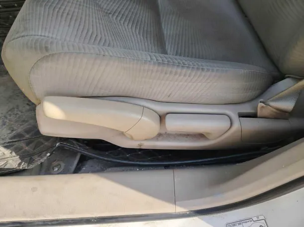 Car image 30