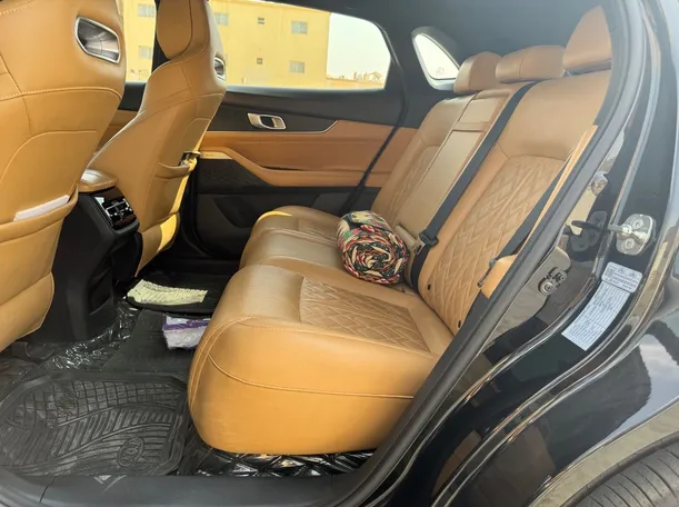 Car image 13