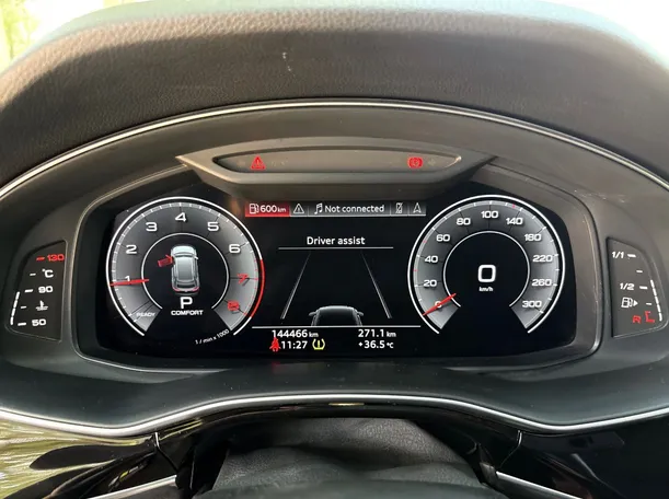 Car image 24