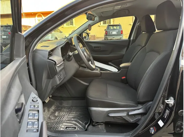 Car image 12