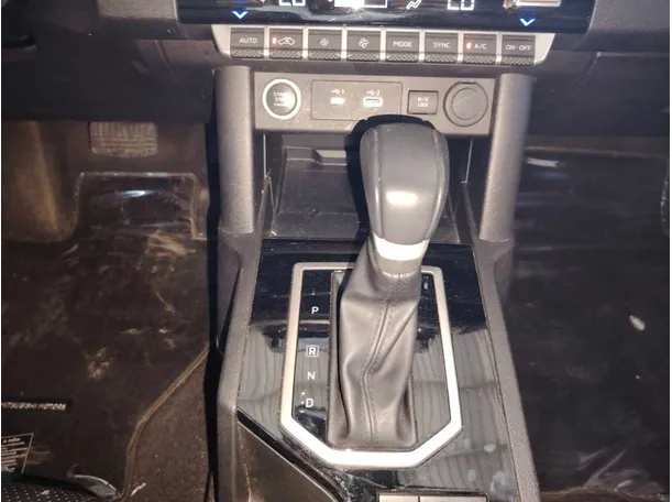 Car image 24