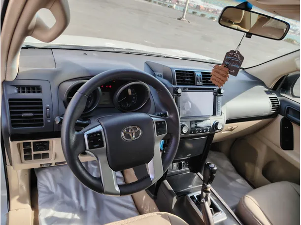 Car image 12