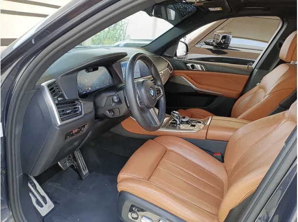 Car image 11