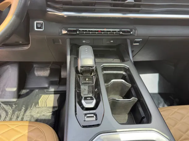 Car image 15