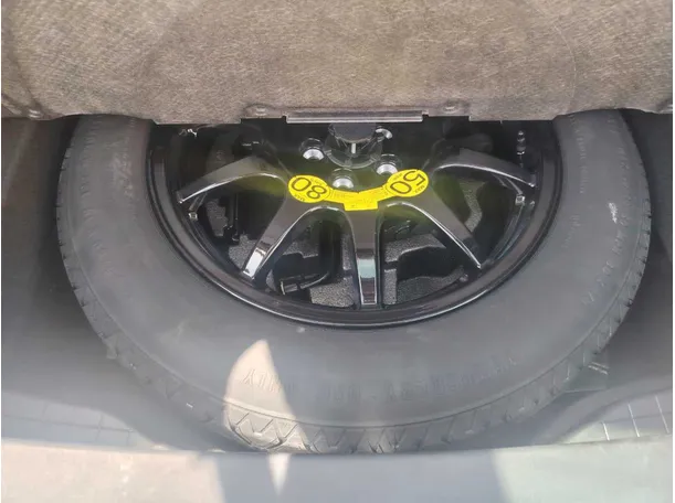 Car image 30