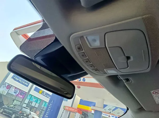 Car image 34