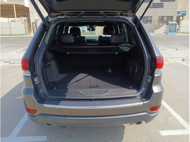 Car image 19