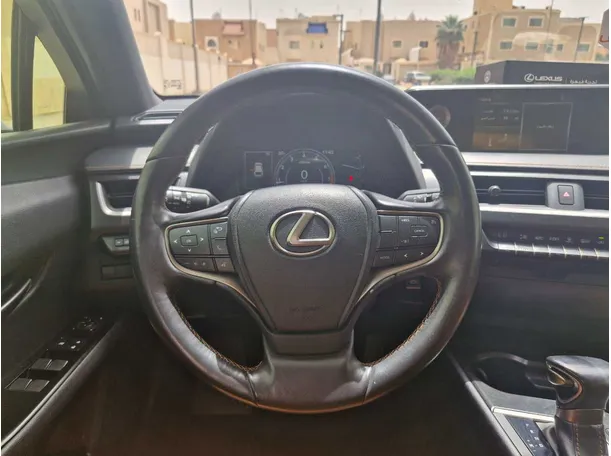 Car image 18