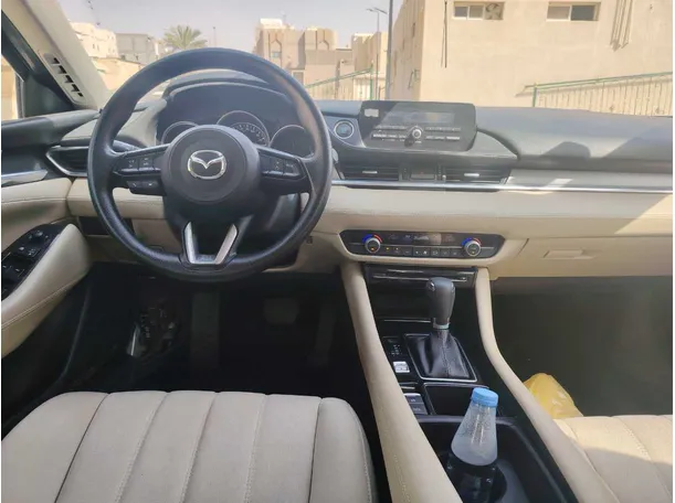 Car image 19