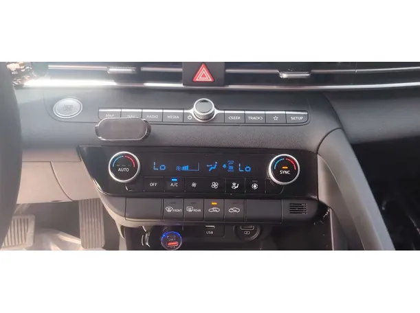 Car image 17