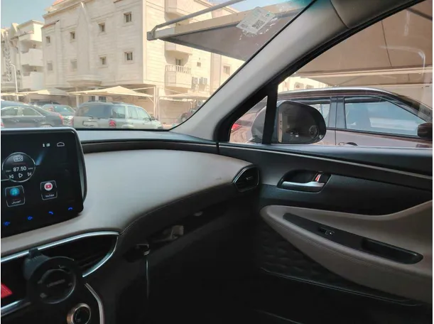 Car image 25