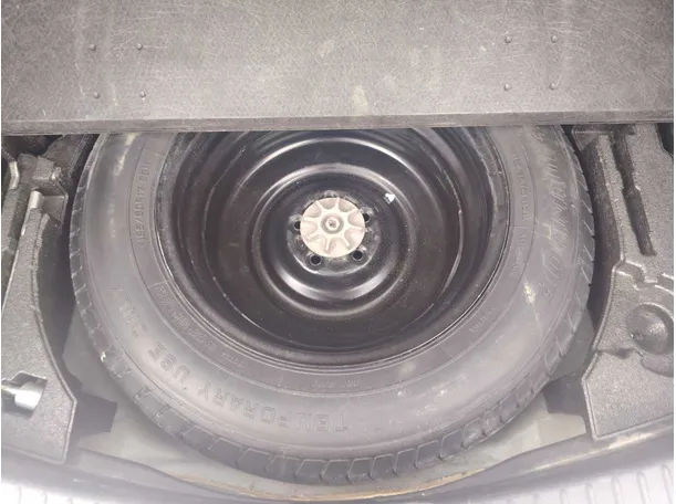 Car image 30