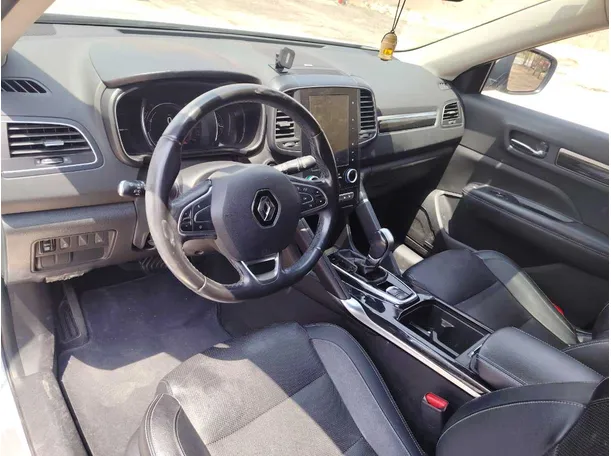 Car image 12