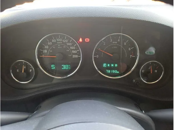 Car image 18