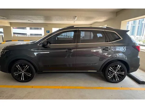 Car image 4