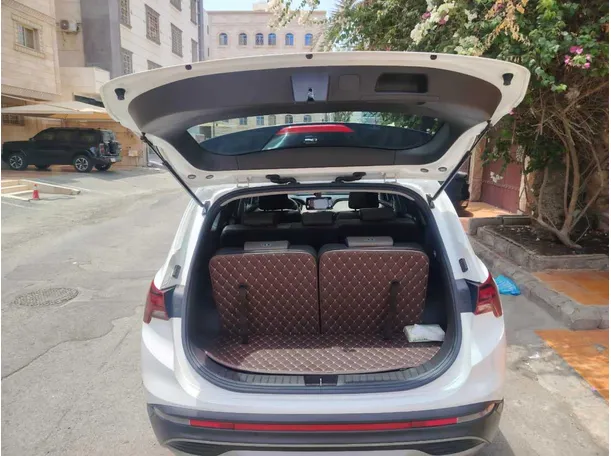 Car image 30