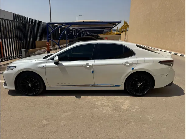 Car image 8
